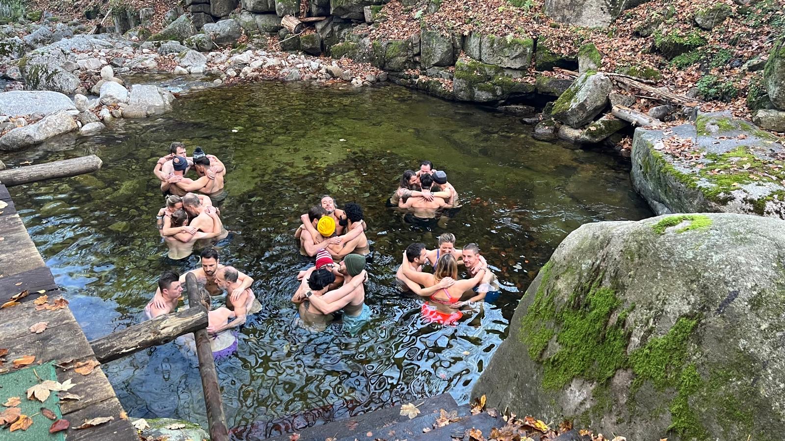 Kälteanwendung im Freien beim Wim Hof Workshop in Rodgau