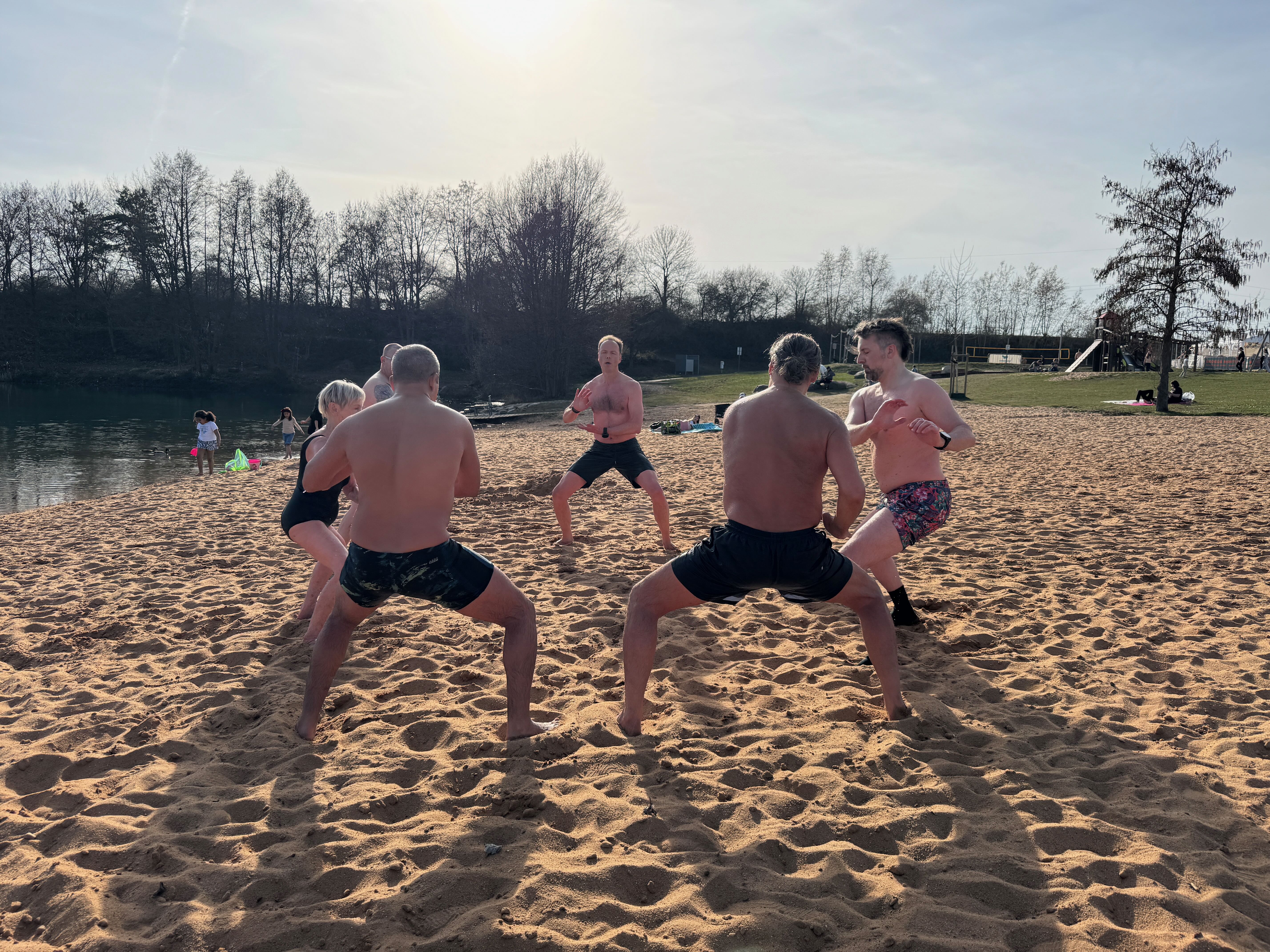 Teilnehmergruppe eines Wim Hof Workshops in Rodgau bei Frankfurt