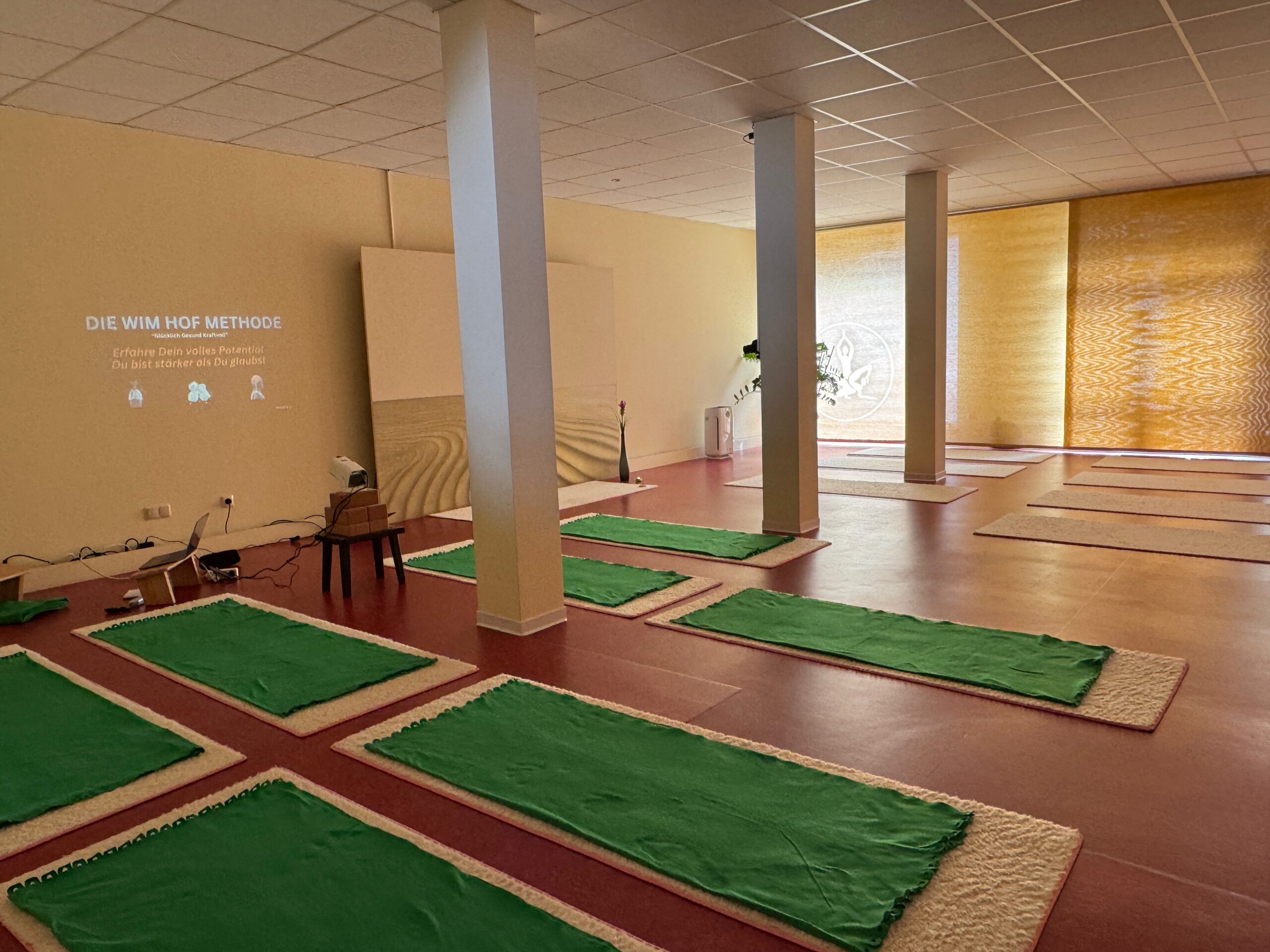 Kursraum der SoHam Yogaschule in Rodgau-Jügesheim